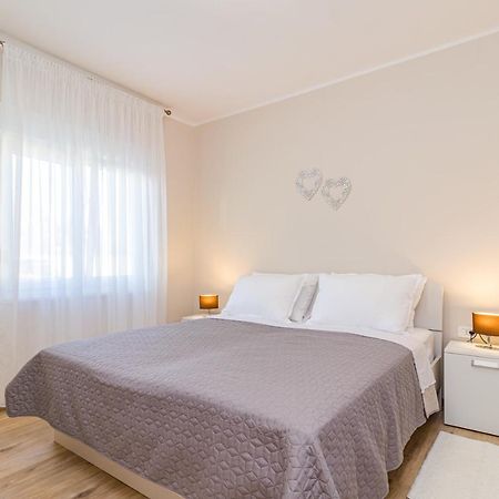 Apartments Mirjana Medulin 2 エクステリア 写真