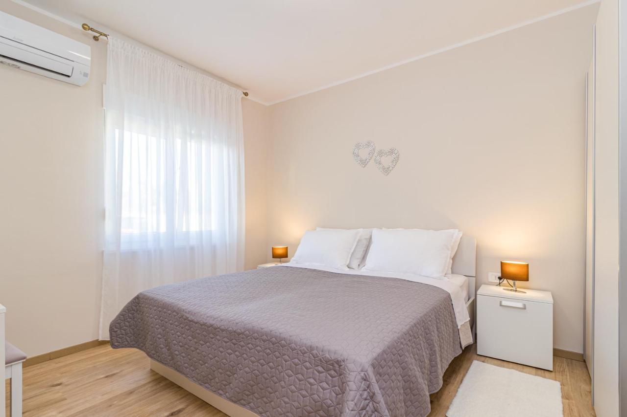 Apartments Mirjana Medulin 2 エクステリア 写真